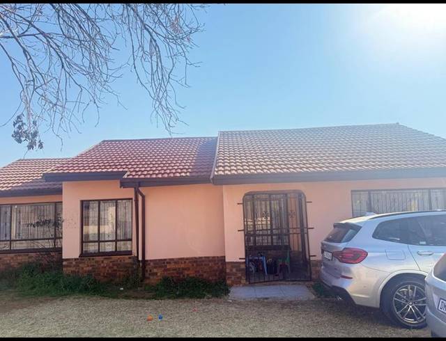2 BEDROOM HOUSE FOR SALE IN SOSHANGUVE M
